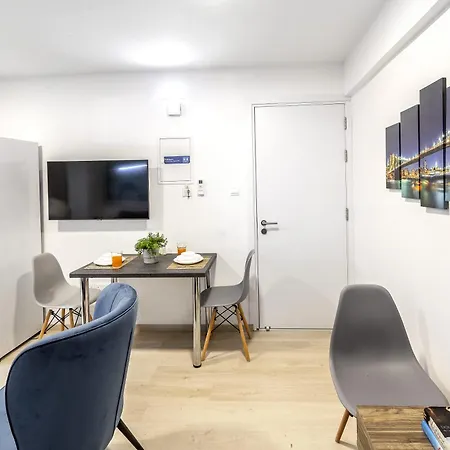 C-premium Apts 100m From And Centre Διαμέρισμα