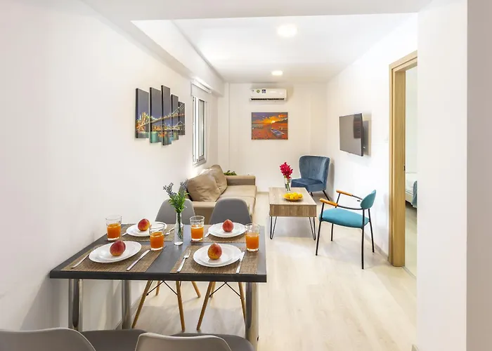 C-premium Apts 100m From And Centre דירה *