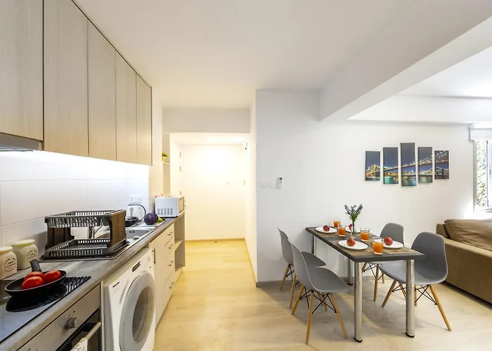 C-premium Apts 100m From And Centre * Ларнака