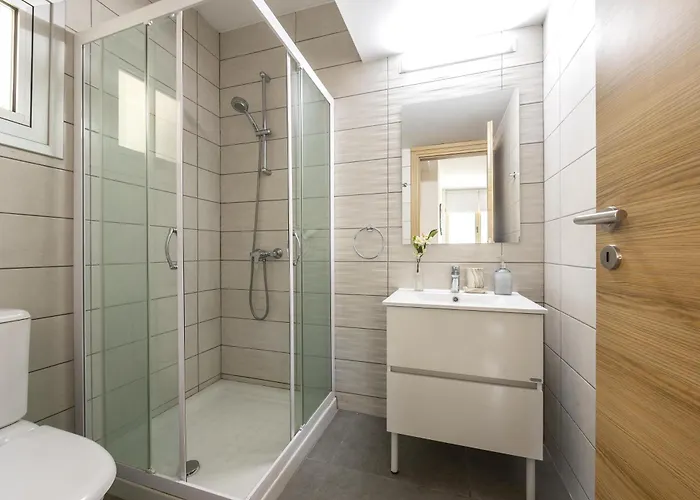 C-premium Apts 100m From And Centre Апартаменты