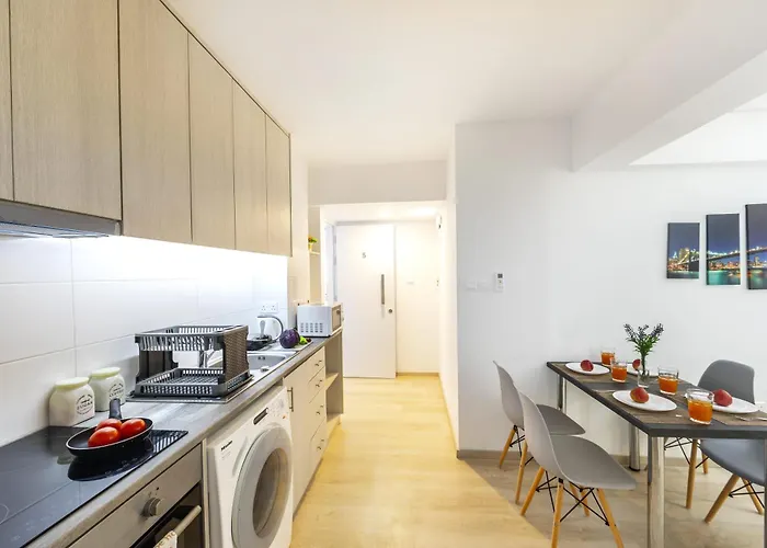 C-premium Apts 100m From And Centre Апартаменты Ларнака