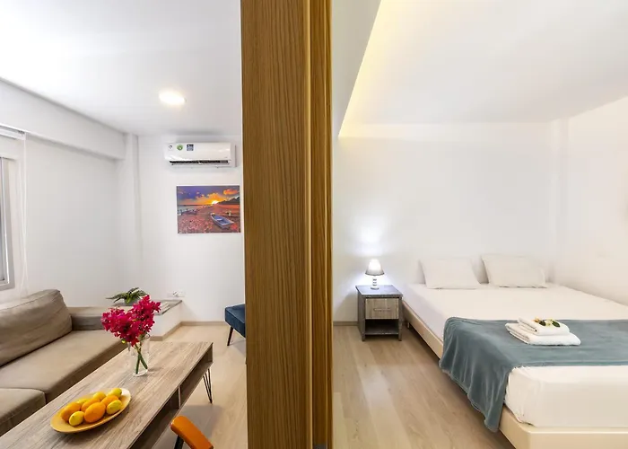 C-premium Apts 100m From And Centre דירה *