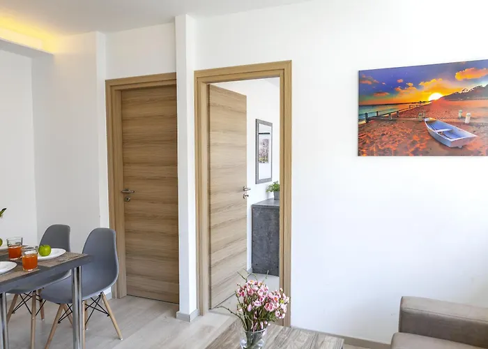 Апартаменты C-premium Apts 100m From And Centre