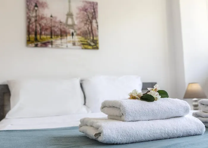 C-premium Apts 100m From And Centre *