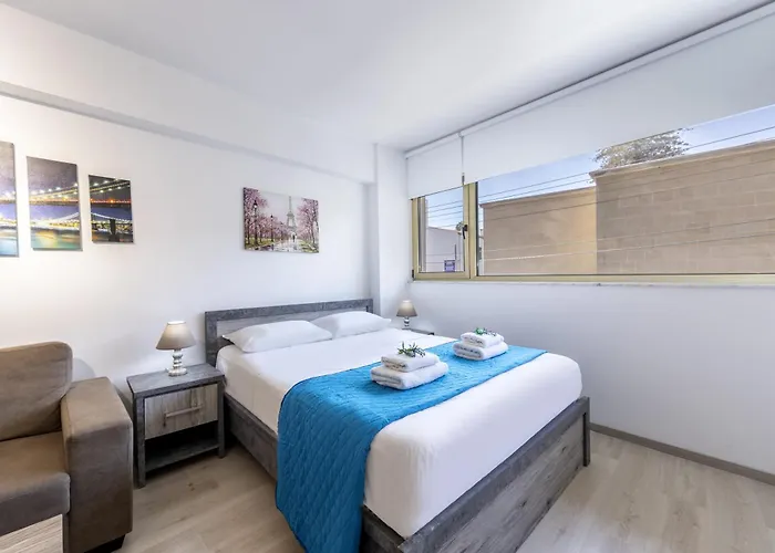 C-premium Apts 100m From And Centre *