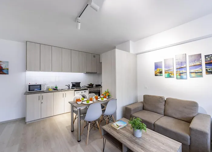 C-premium Apts 100m From And Centre * לרנקה