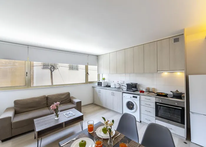 C-premium Apts 100m From And Centre לרנקה