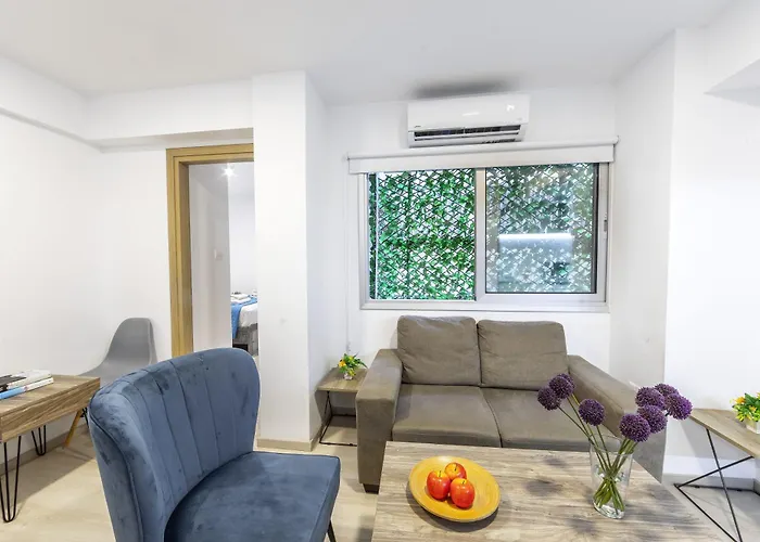 C-premium Apts 100m From And Centre *