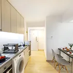 C-premium Apts 100m From And Centre アパート ラルナカ