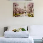 C-premium Apts 100m From And Centre