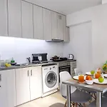 C-premium Apts 100m From And Centre