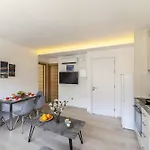 C-premium Apts 100m From And Centre ラルナカ